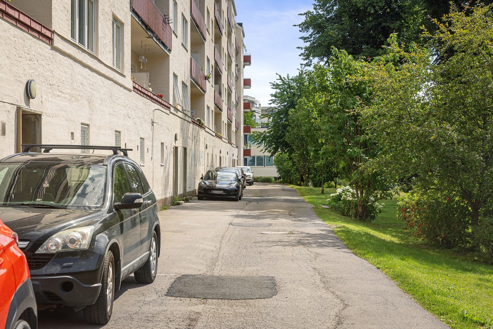 Sameiet har parkeringsplasser som leies ut etter venteliste. Galleribilde