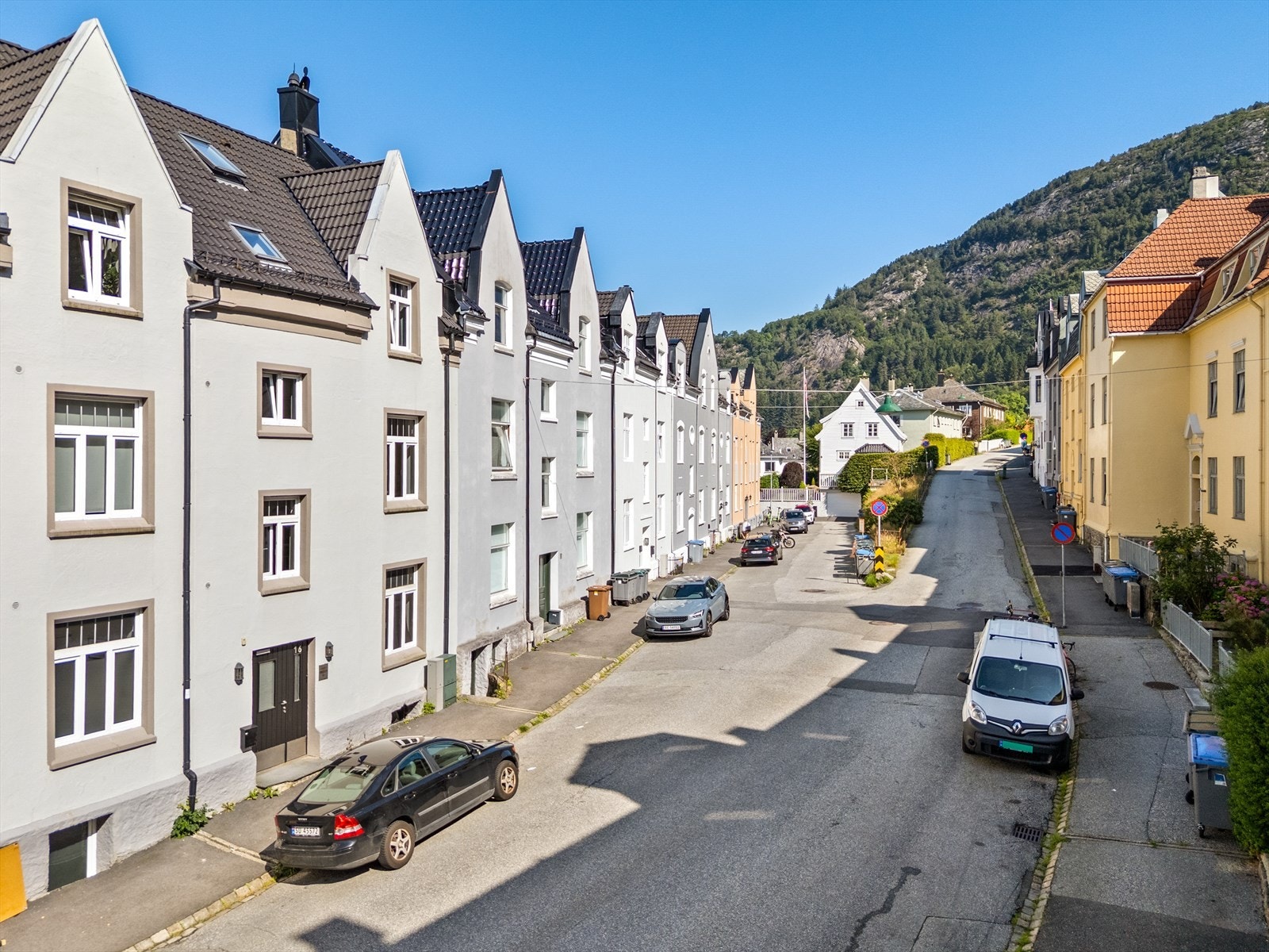 Denne beliggenheten burde innfri de fleste ønsker og behov, og den gode atmosfæren i området må bare oppleves! Galleribilde