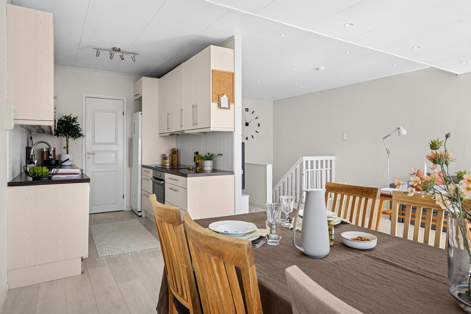 Oppgradert del av bolig er malt i duse og delikate fargevalg. Galleribilde