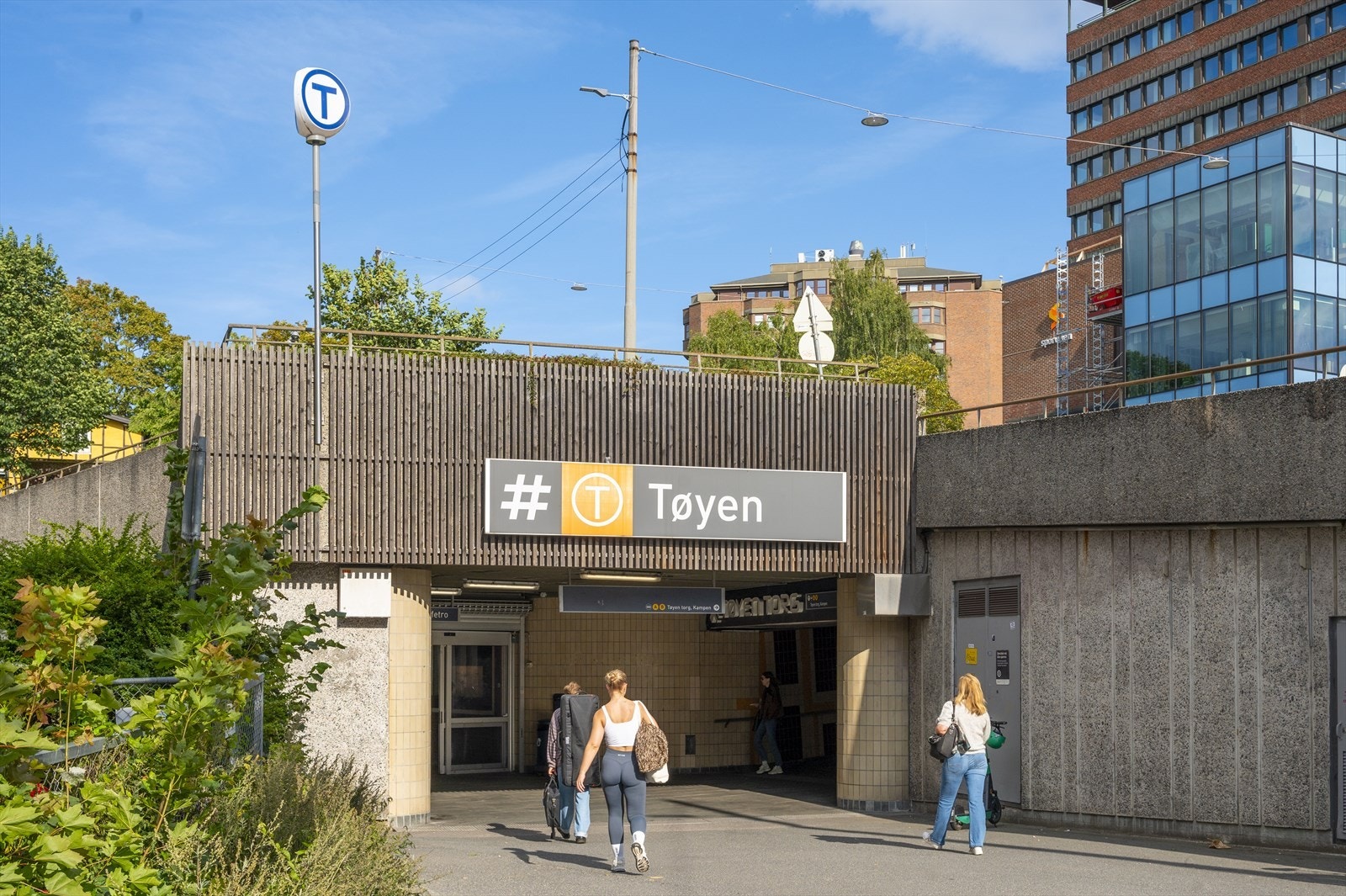 Tøyen T-banestasjon ligger kun 5 minutter unna leiligheten. Galleribilde