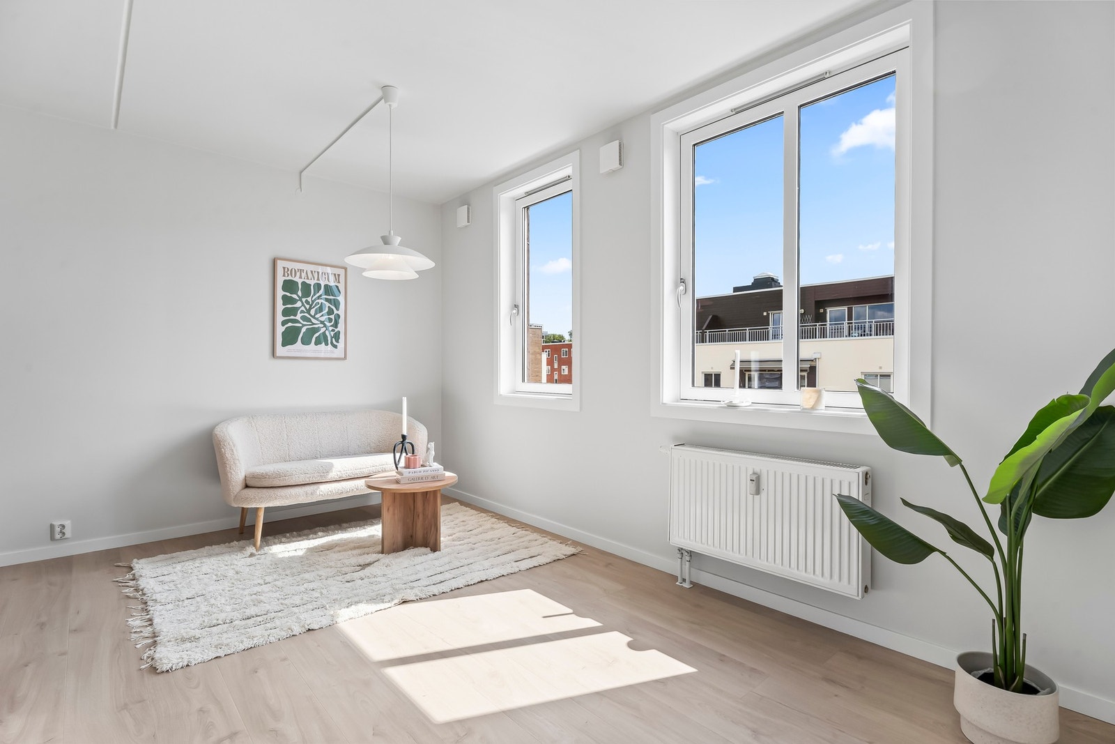 Både fyring og varmtvann er inkl. i de månedlige fellekostnadene (a-konto). Bredbånd/kabel-tv er også inkl. Galleribilde