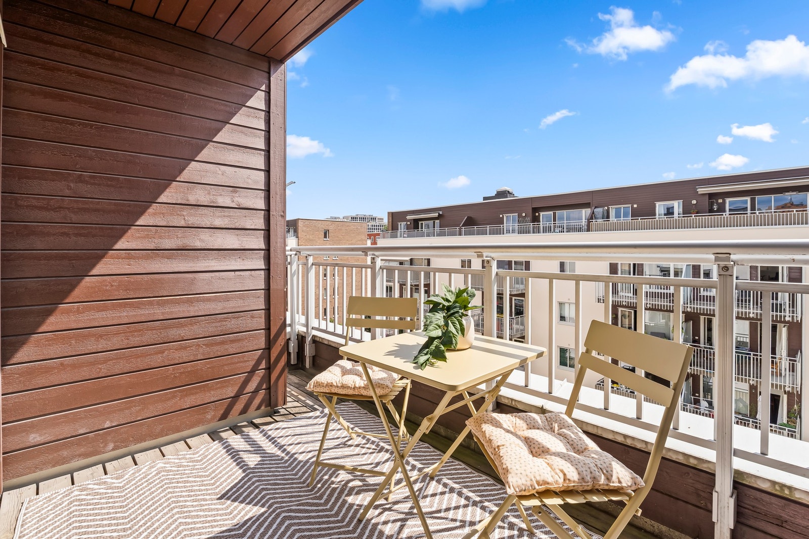 Boligen har en svært sentral beliggenhet på Ensjø. Galleribilde