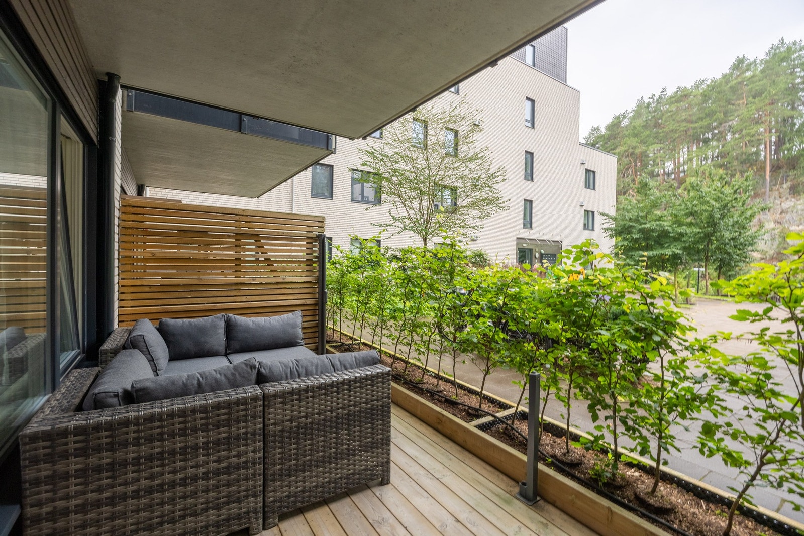 Leiligheten har to herlige terrasser på hver side av leiligheten. Galleribilde