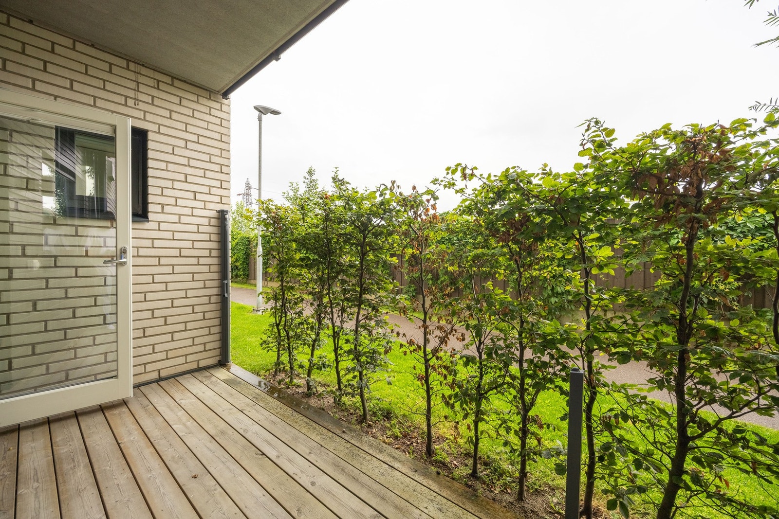 Den ene terrassen er østvendt og den andre er vestvendt. Man kan med andre ord flytte seg etter sol- og vindforhold. Galleribilde