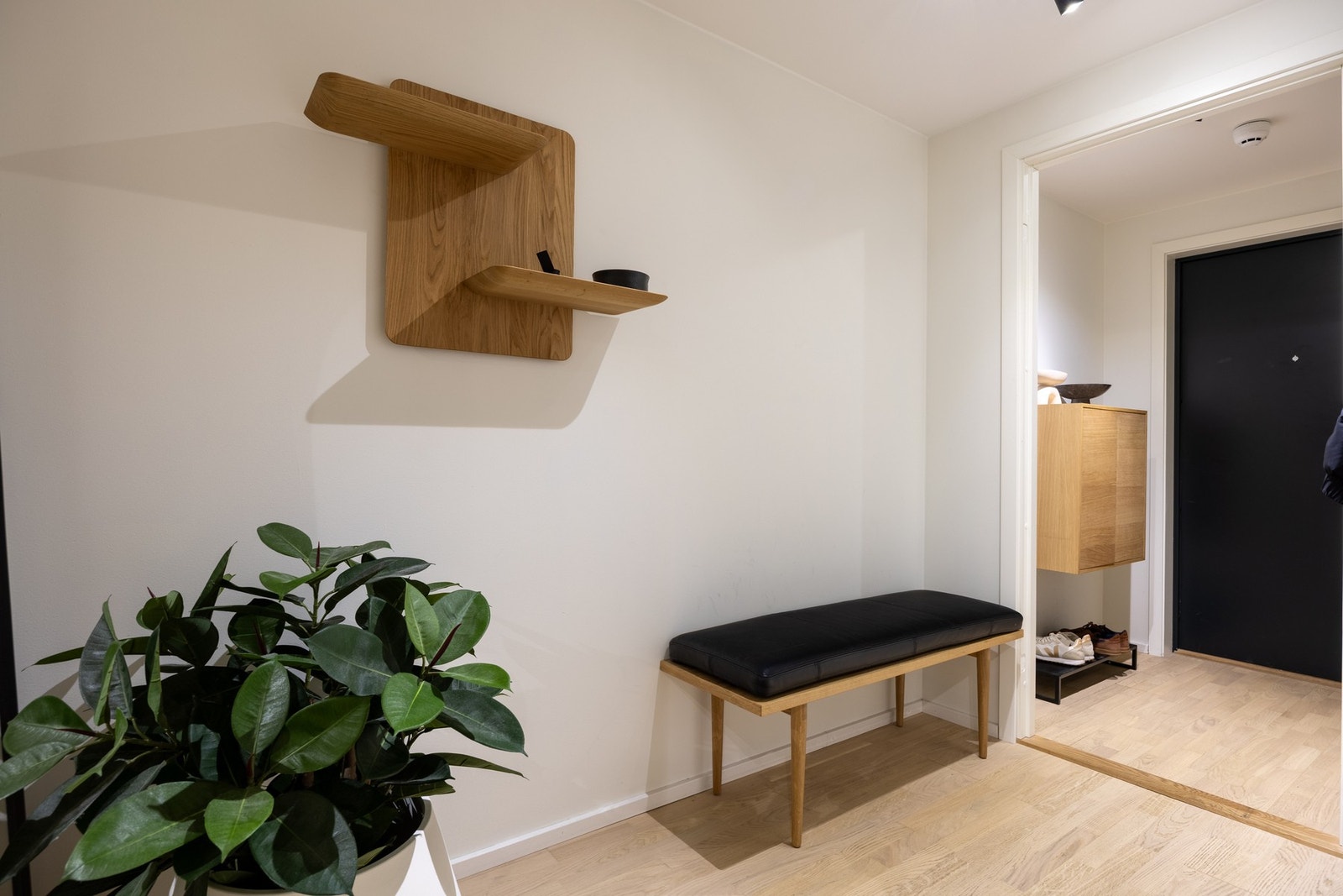 Entréen gir et godt førsteinntrykk av leiligheten. Galleribilde