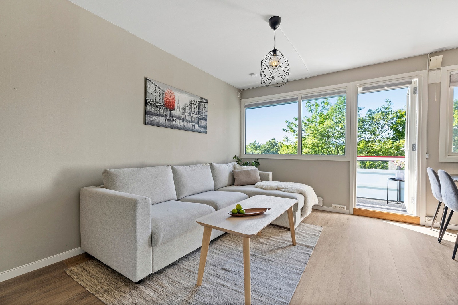 Gode møbleringsmuligheter gir deg frihet til å skape flere soner, enten det er til avslapning, arbeid eller underholdning. Galleribilde