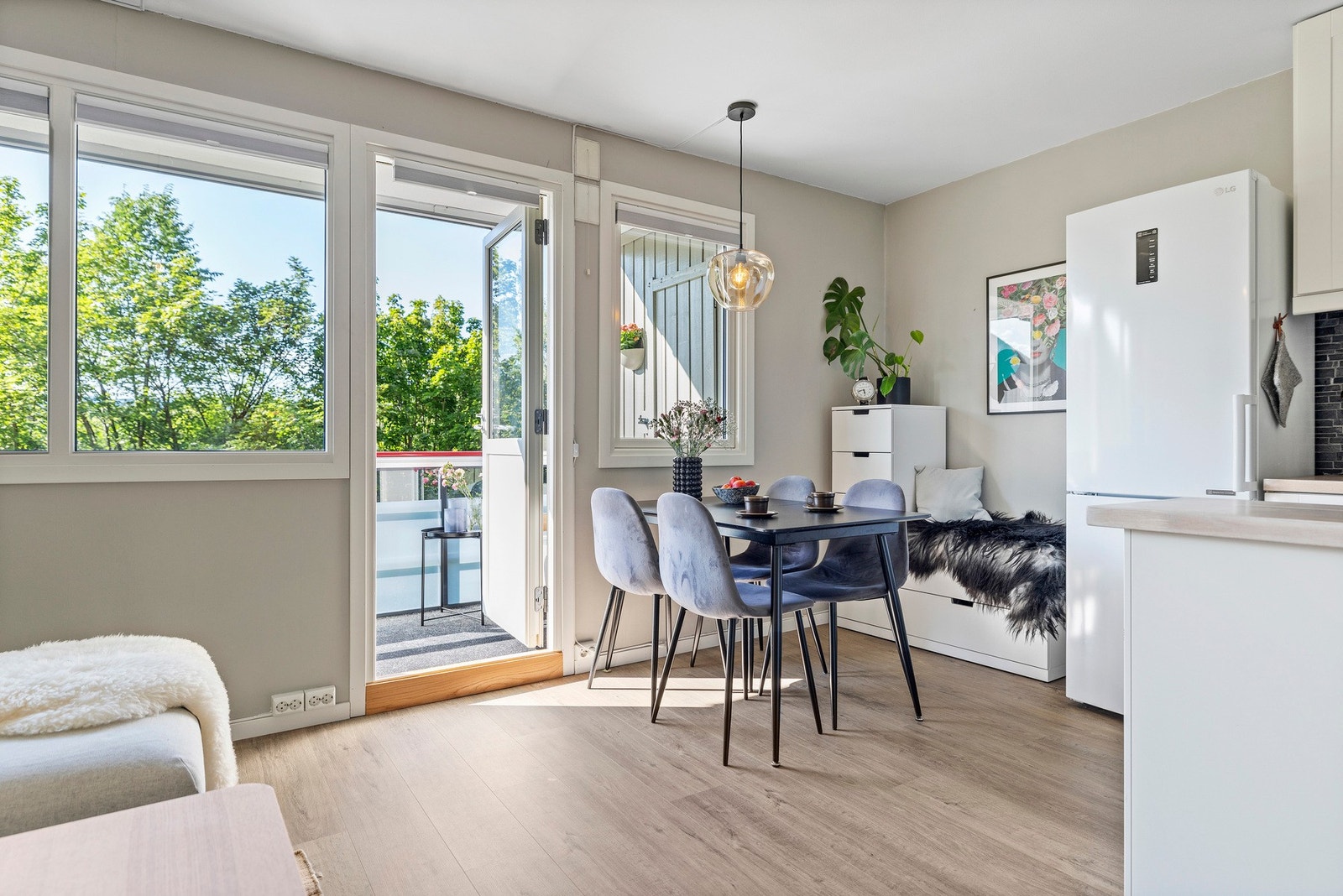 Fra stuen har du direkte utgang til en innglasset balkong. Galleribilde