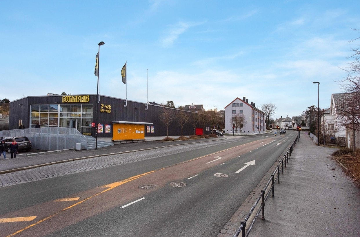 Kort vei til bussforbindelser begge veier og dagligvare. Gangavstand til Kristiansund sentrum Galleribilde