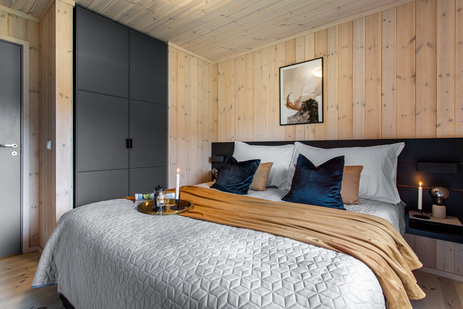 Hovedsoverommet har en flott, innebygd garderobe Galleribilde