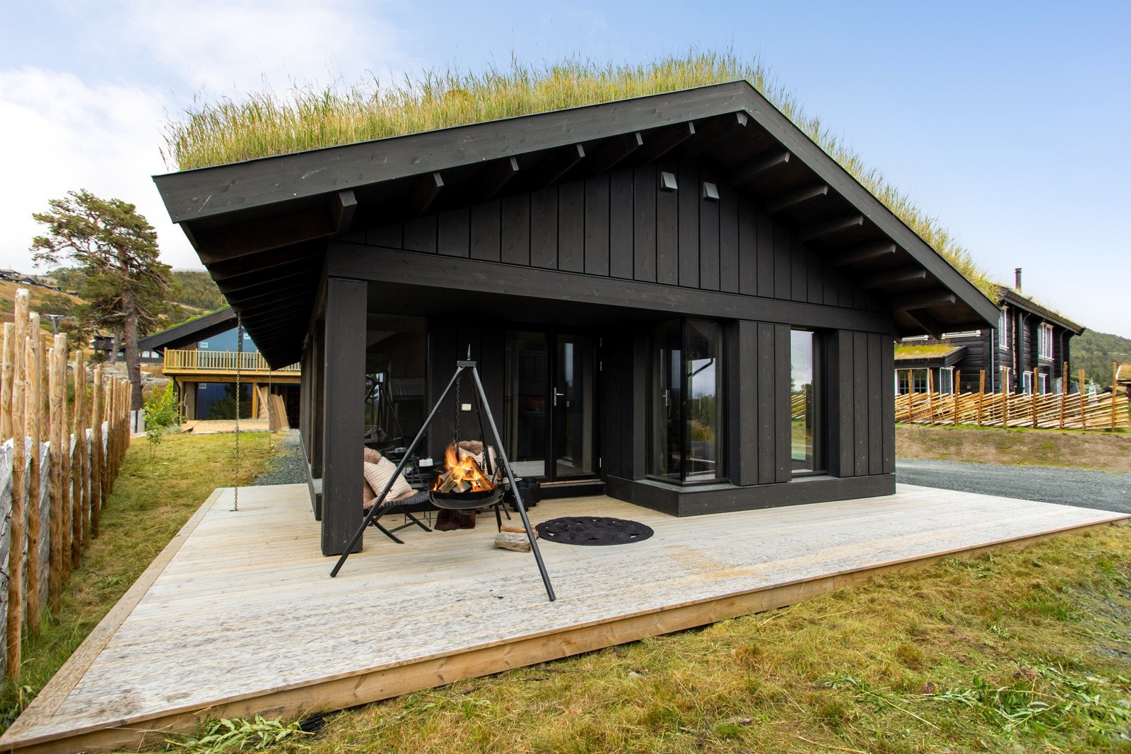 Privatmegleren har nå gleden av å presentere Telehivet 19 - En strøken og moderne hytte i høy kvalitet. Her har man langrennsløypa rett utenfor hytteveggen samt skianlegg i umiddelbar nærhet Galleribilde