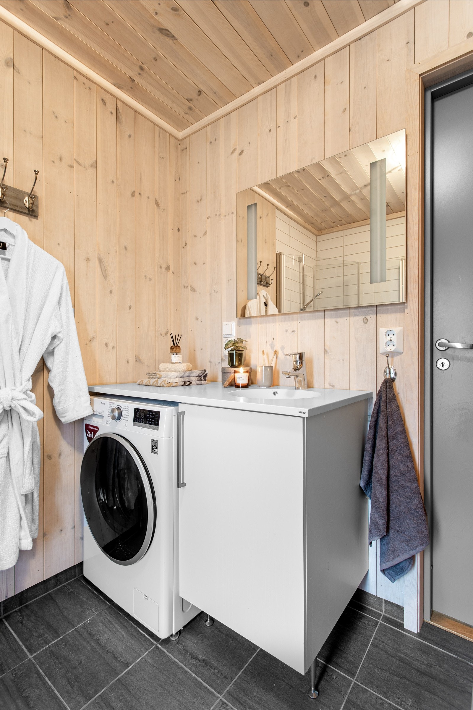 Baderommet har også opplegg til vaskemaskin Galleribilde