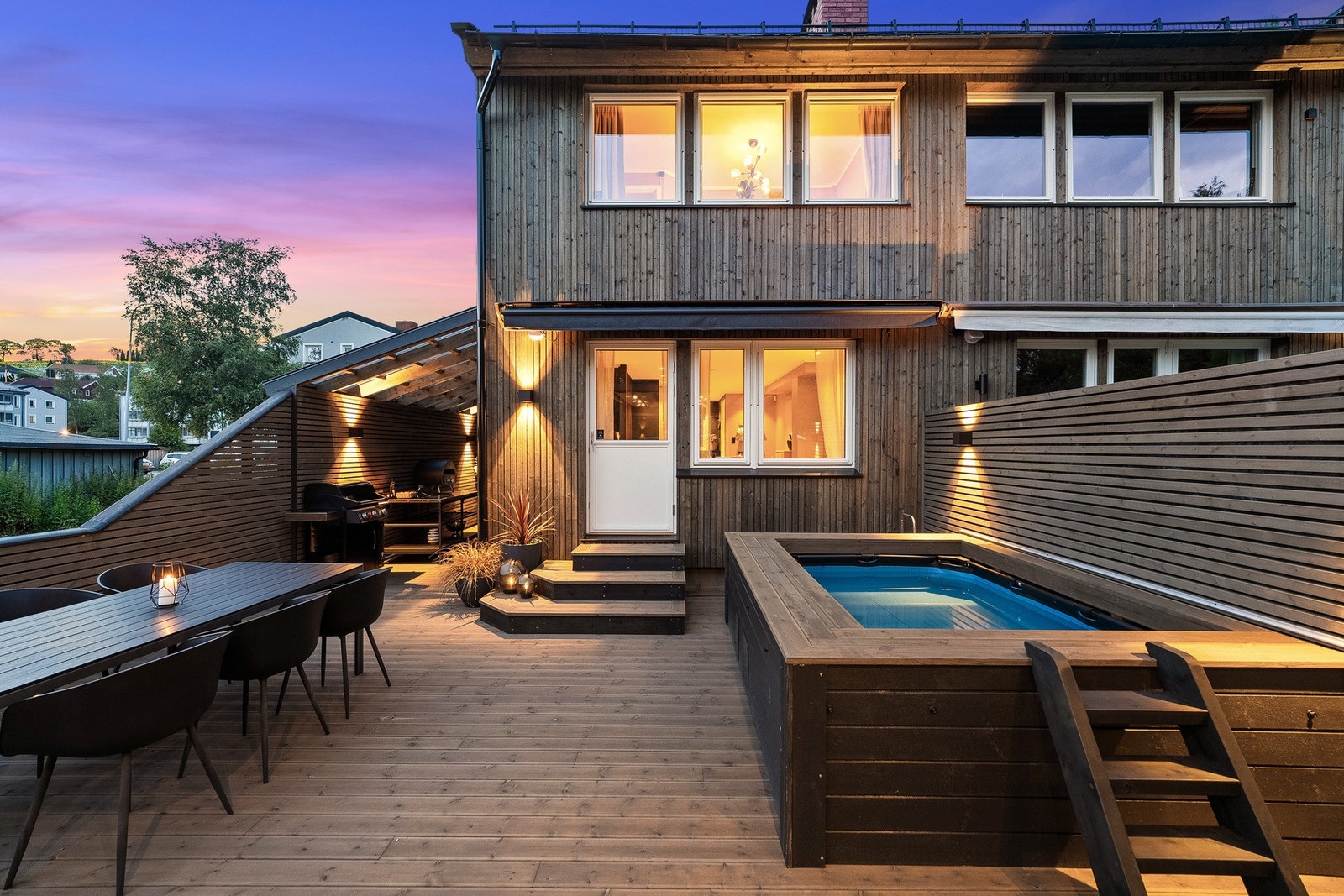 Dette familievennlige rekkehuset ligger i et attraktivt område på Kjeller i Lillestrøm, svært barnevennlig i en blindvei. Galleribilde