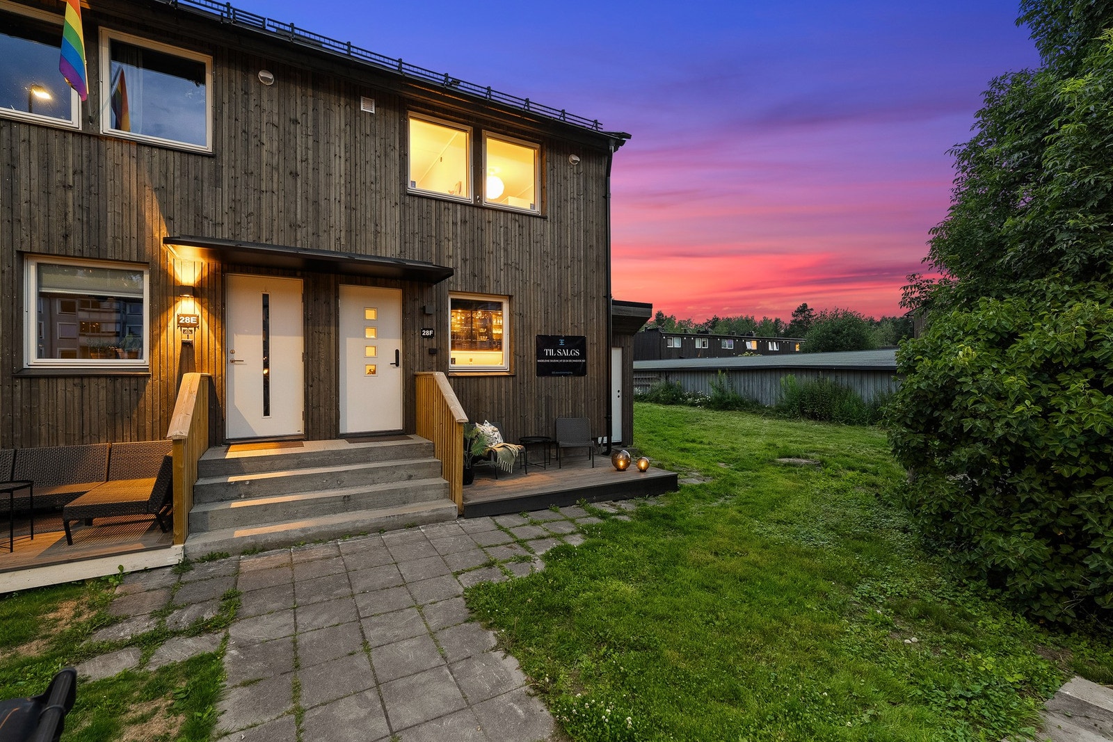 Via et innbydende inngangsparti ønskes du velkommen til ditt nye hjem. Galleribilde