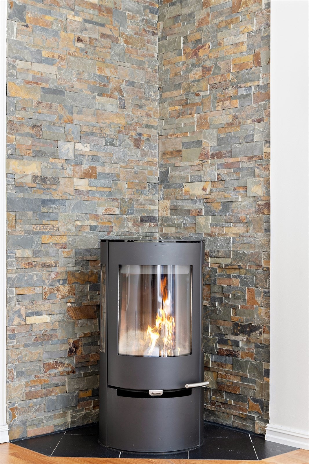 Peisovn som gir både varme og hyggelig stemning. Galleribilde