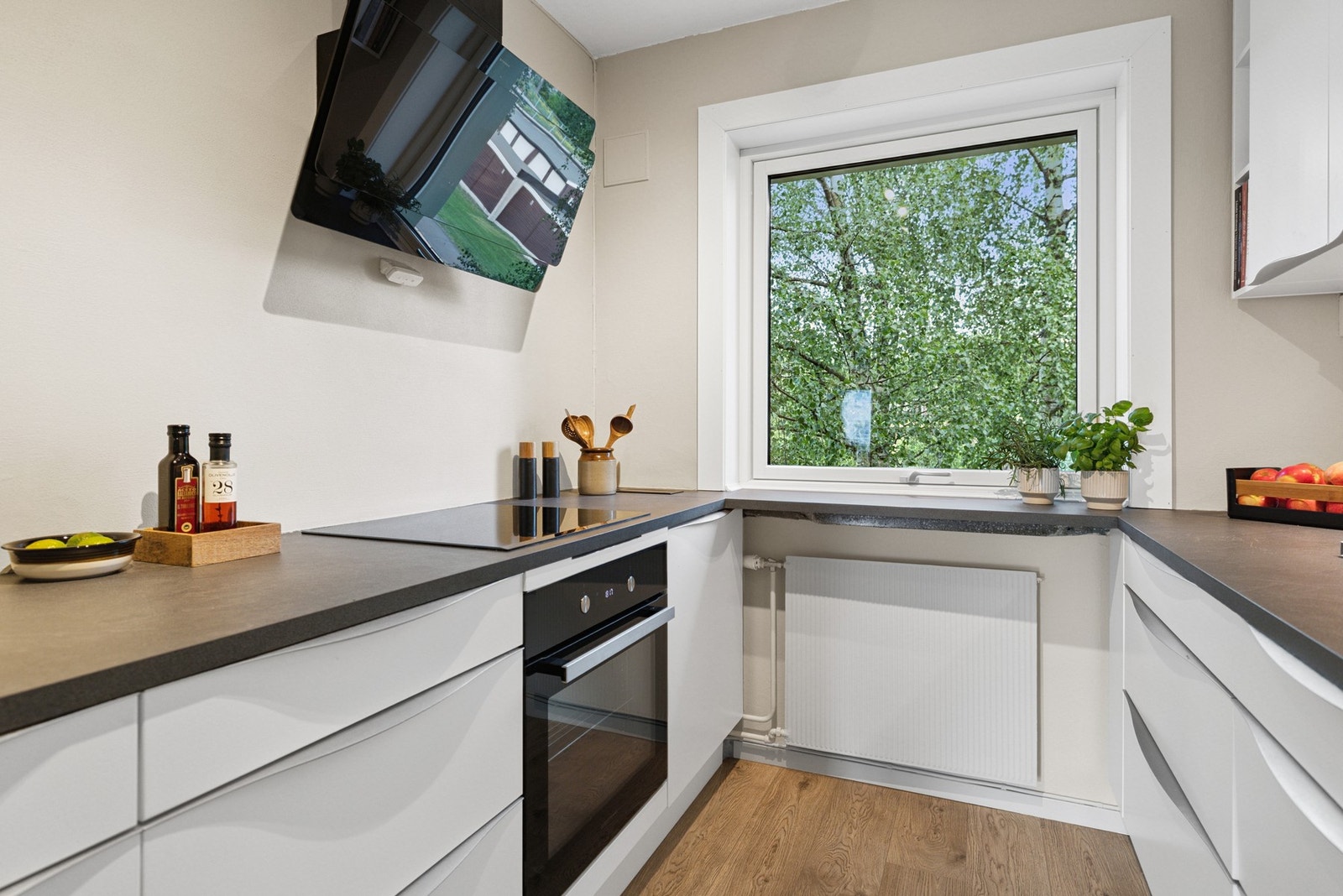 Kjøkkeninnredningen ble byttet i 2020. Galleribilde