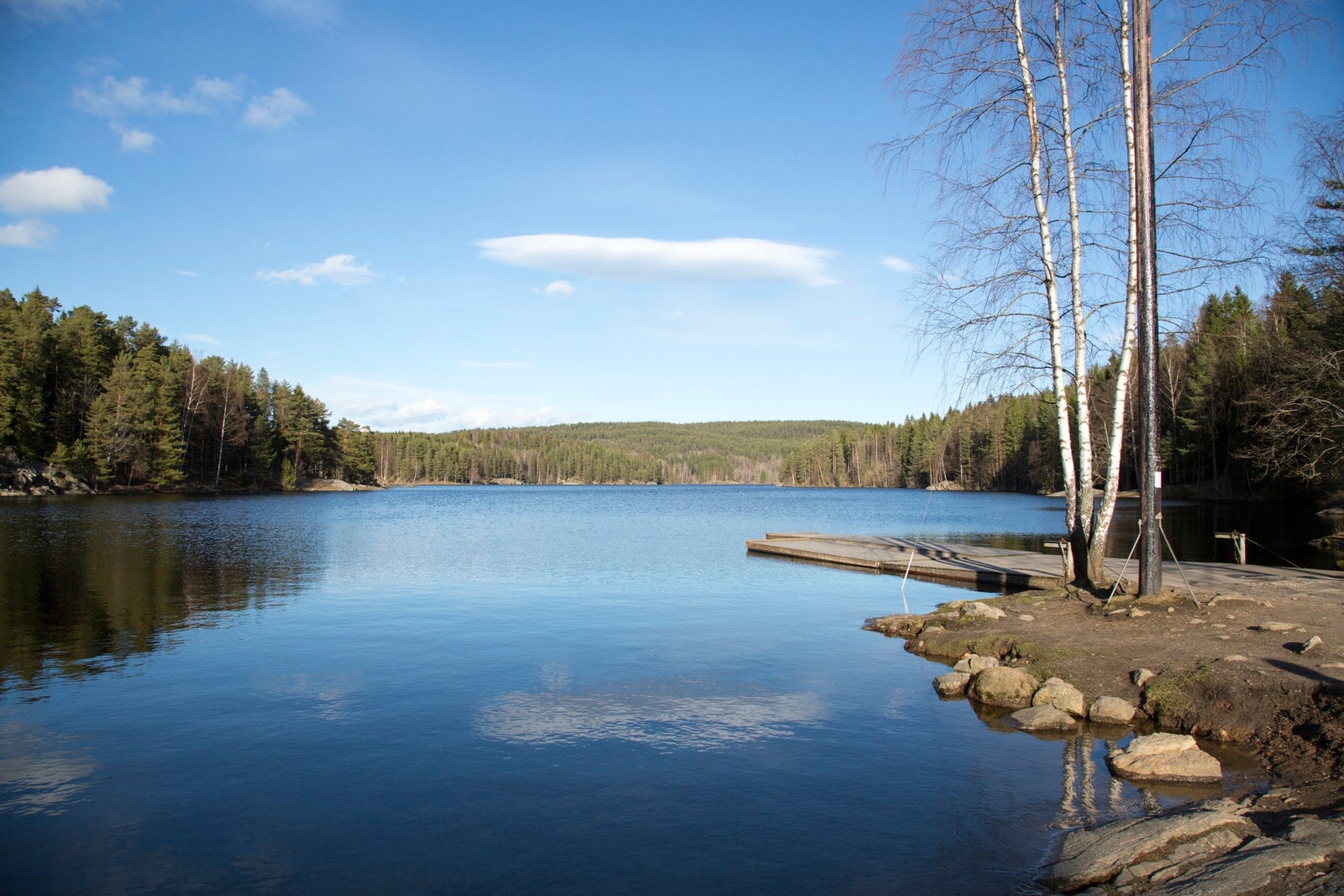 Boligen har nærhet til Østmarka, som byr på deilige badevann og flotte turstier. Galleribilde
