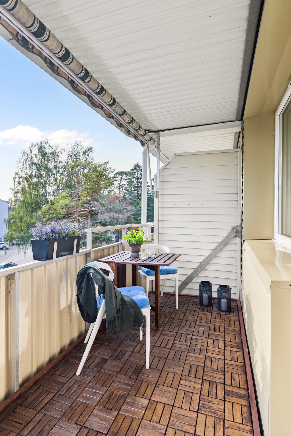 Her er det svært gode solforhold, med sol fra ca. kl.14:00 og frem til solnedgang på sommertid. Galleribilde