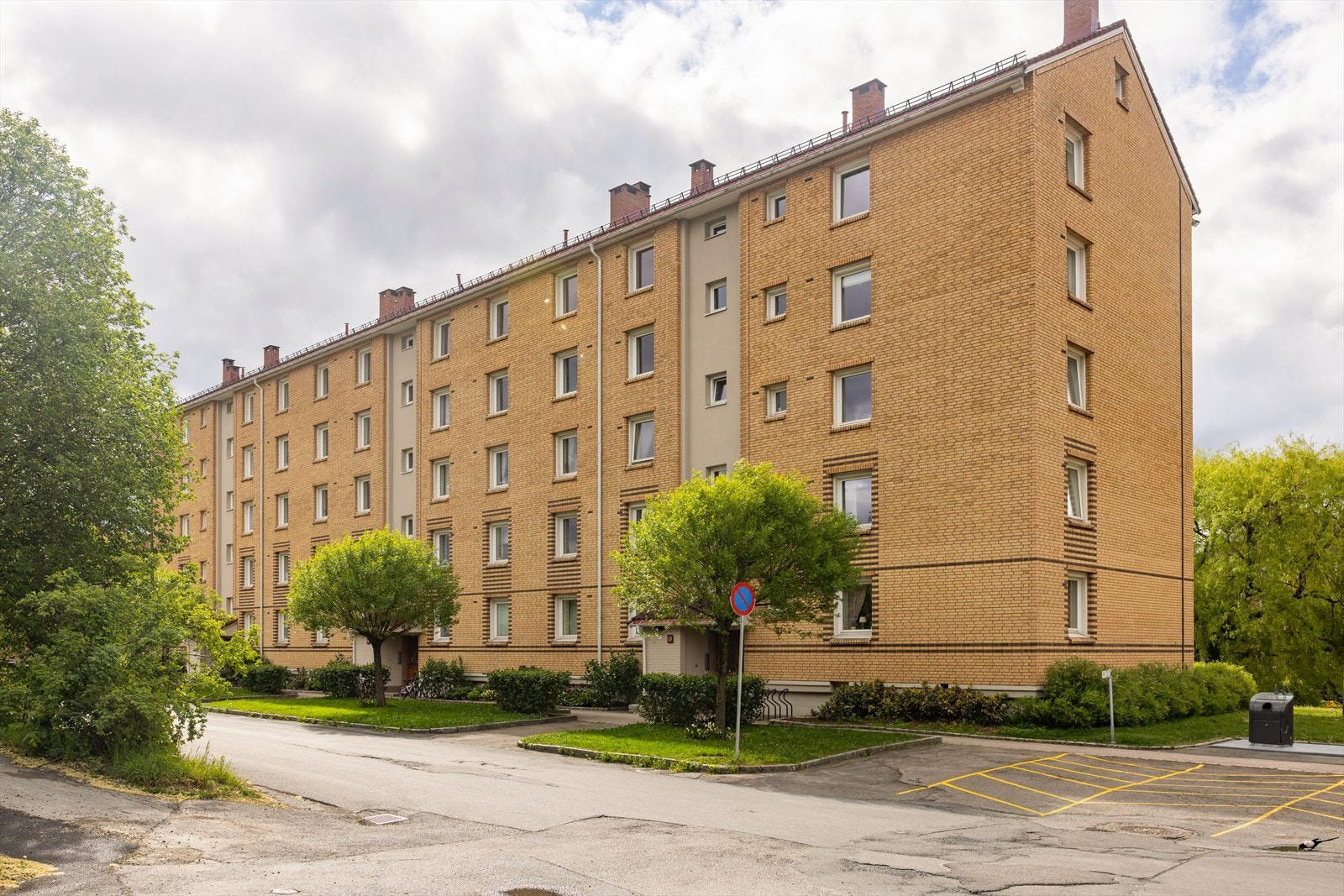 Leiligheten ligger i byggets 5. etasje. Galleribilde