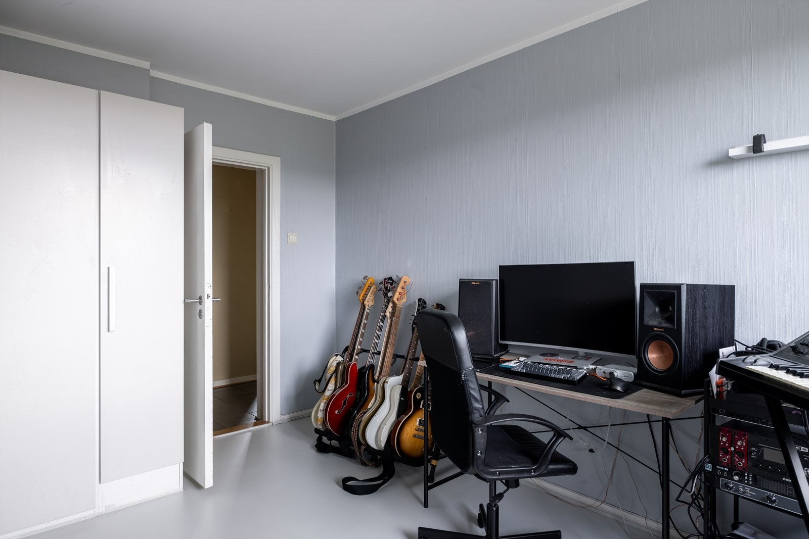 Det andre soverommet er et fleksibelt rom som egner seg godt som barnerom eller gjesterom og kontor. Galleribilde