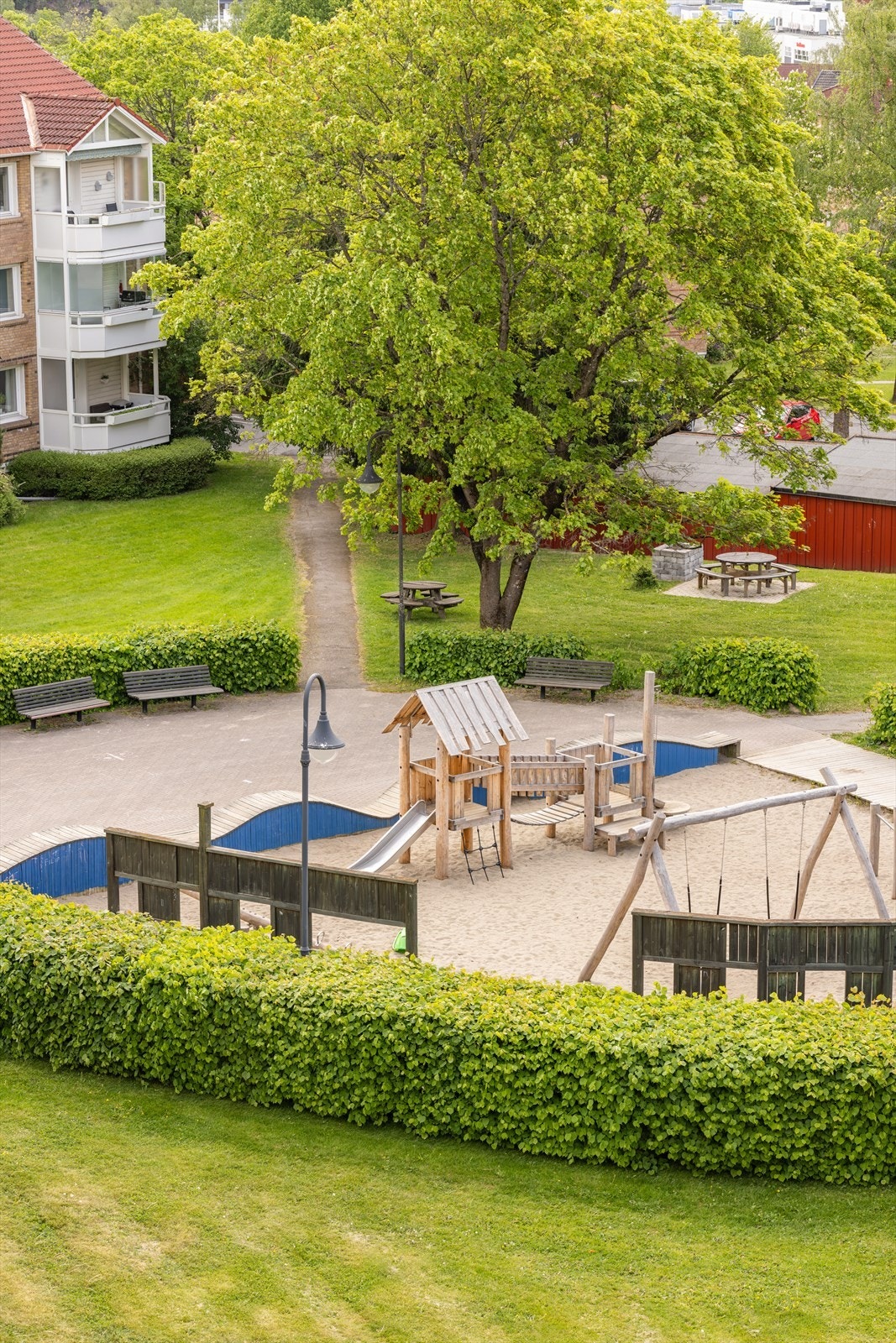 Borettslaget sine fellesområder har flere fine lekeplasser. Galleribilde