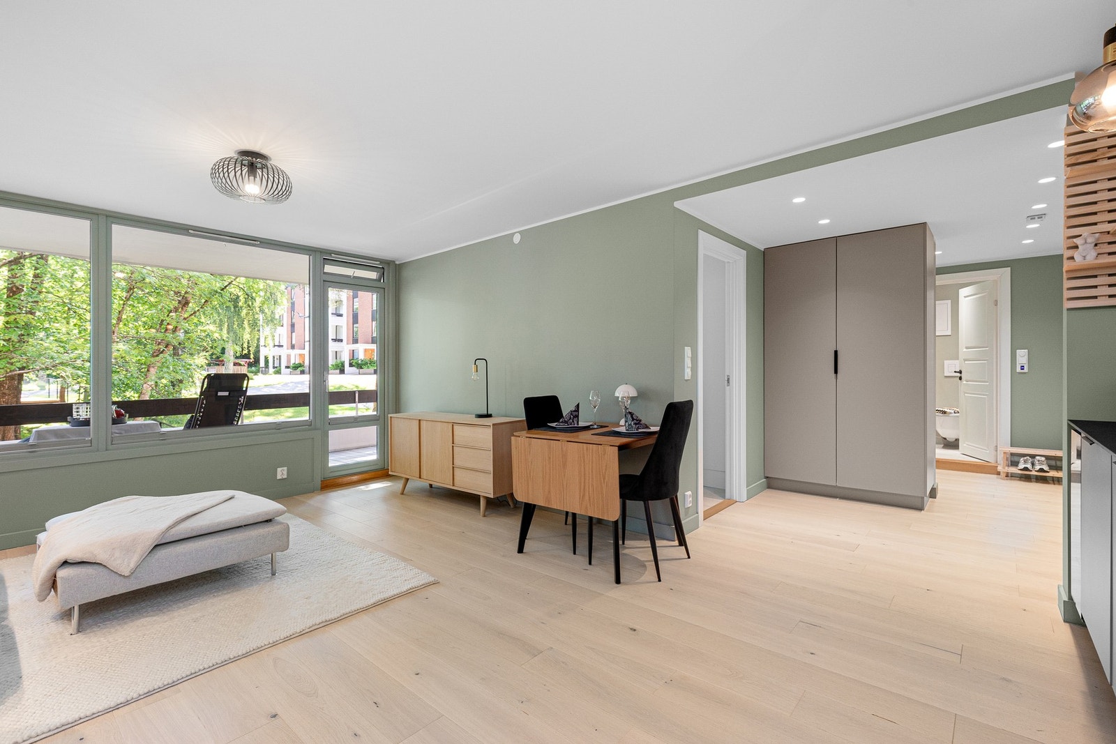 En gjennomtenkt planløsning kombineres med materialer og innredning av høy kvalitet. Galleribilde