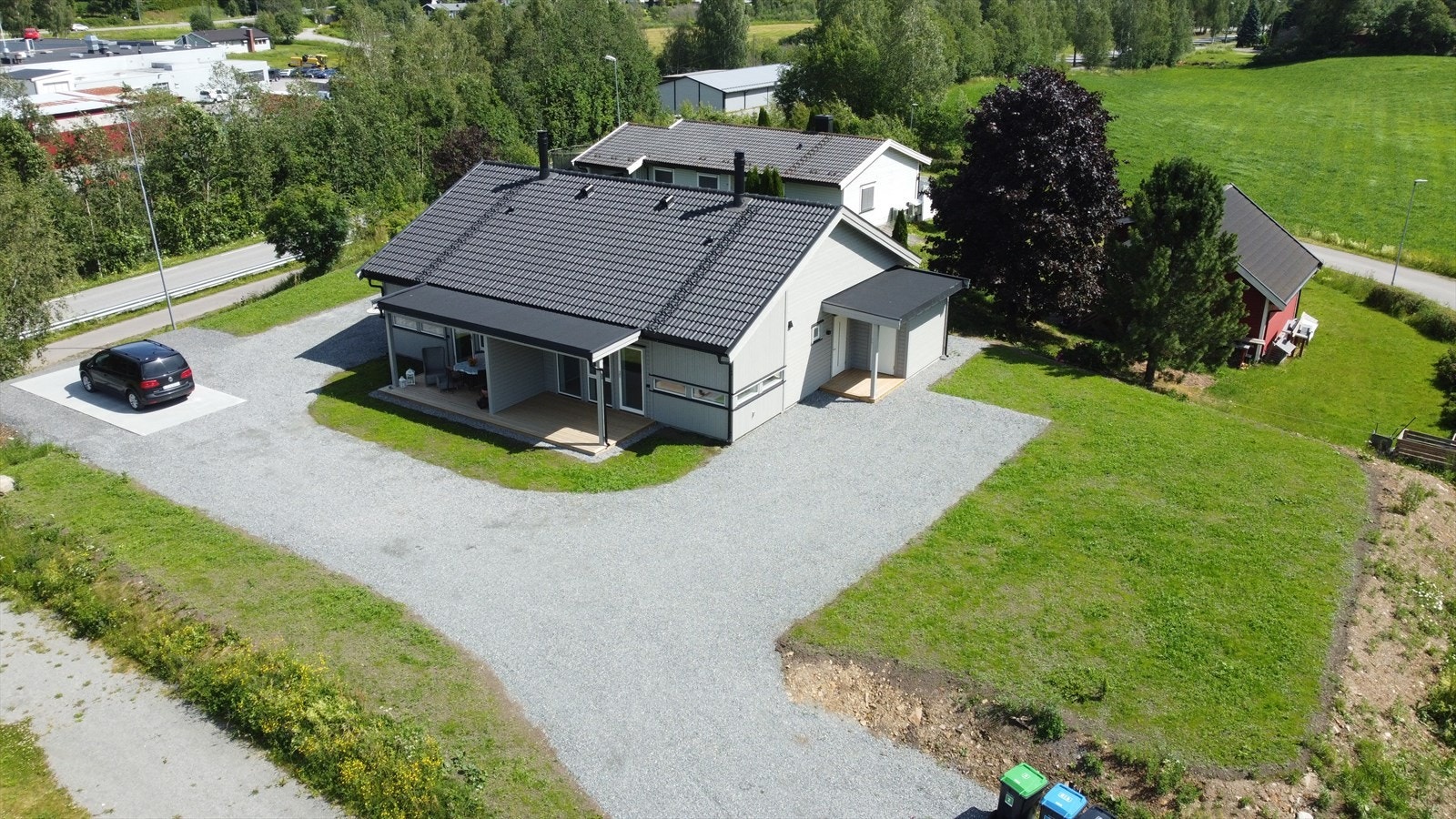 Oversiktsbilde av hele tomannsboligen. Galleribilde