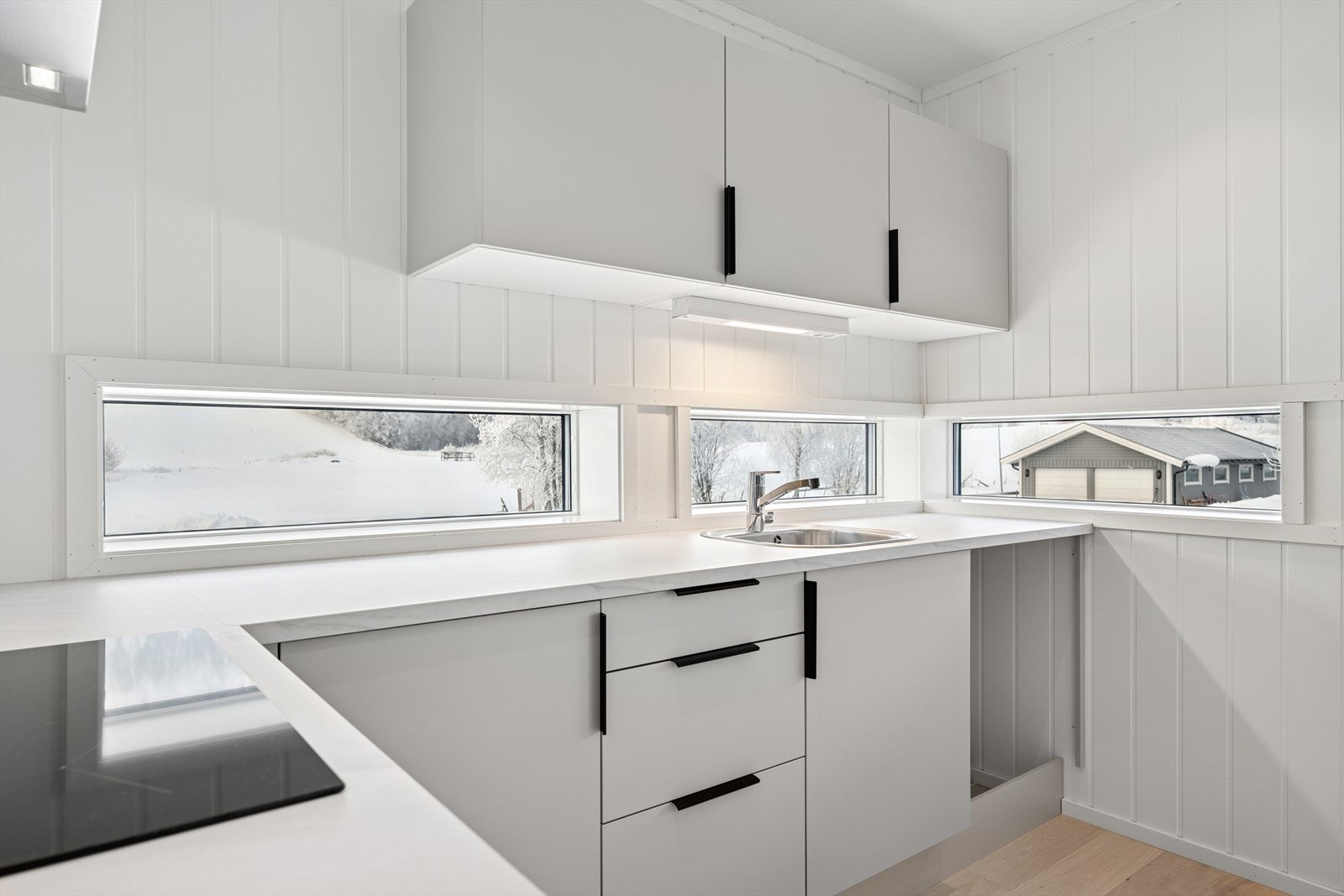 Klartgjort for integrert oppvaskmaskin, samt frittstående kjøleskap. Galleribilde