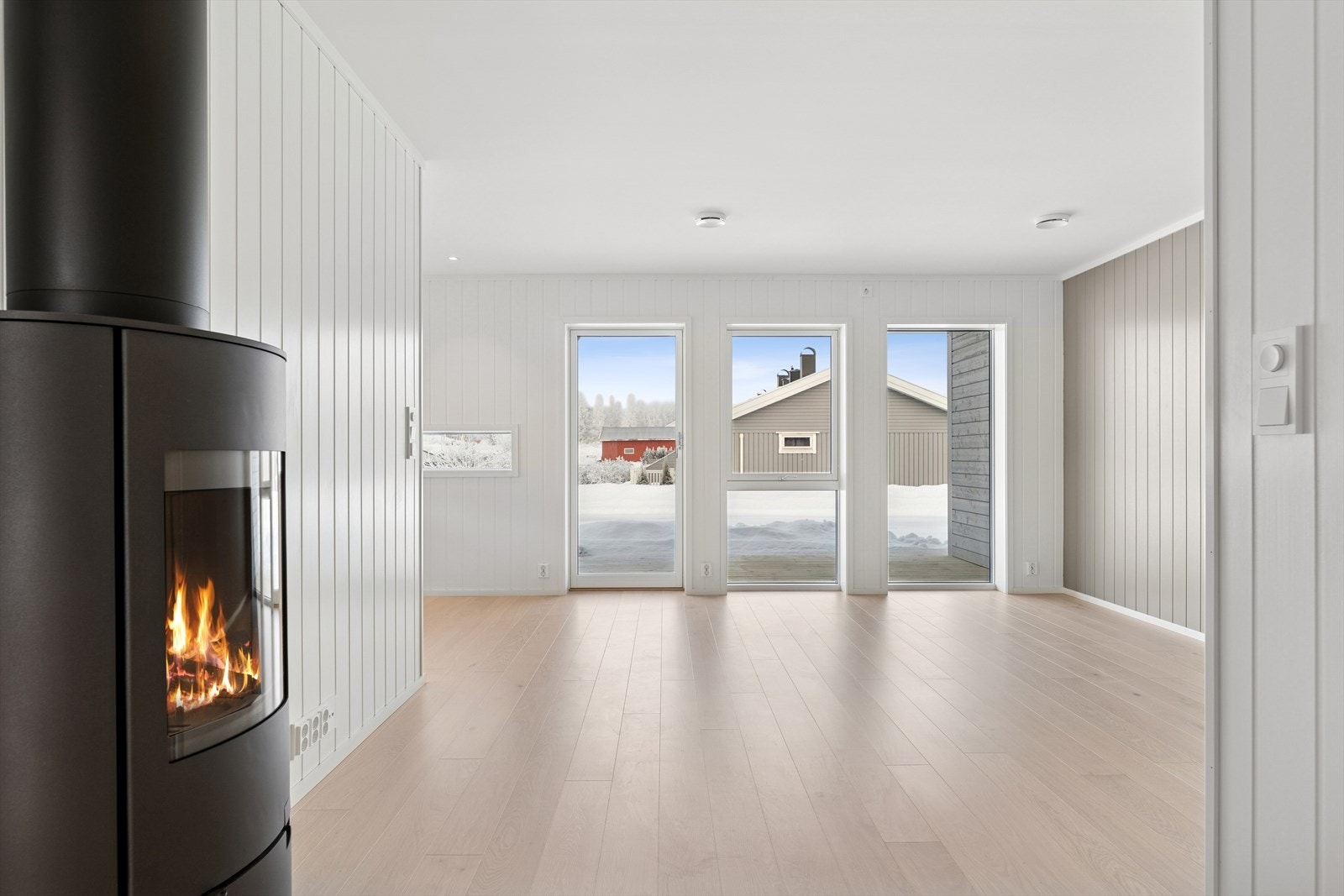 Her er det god plass til sofagruppe, spisestue og tilhørende møblement. Galleribilde