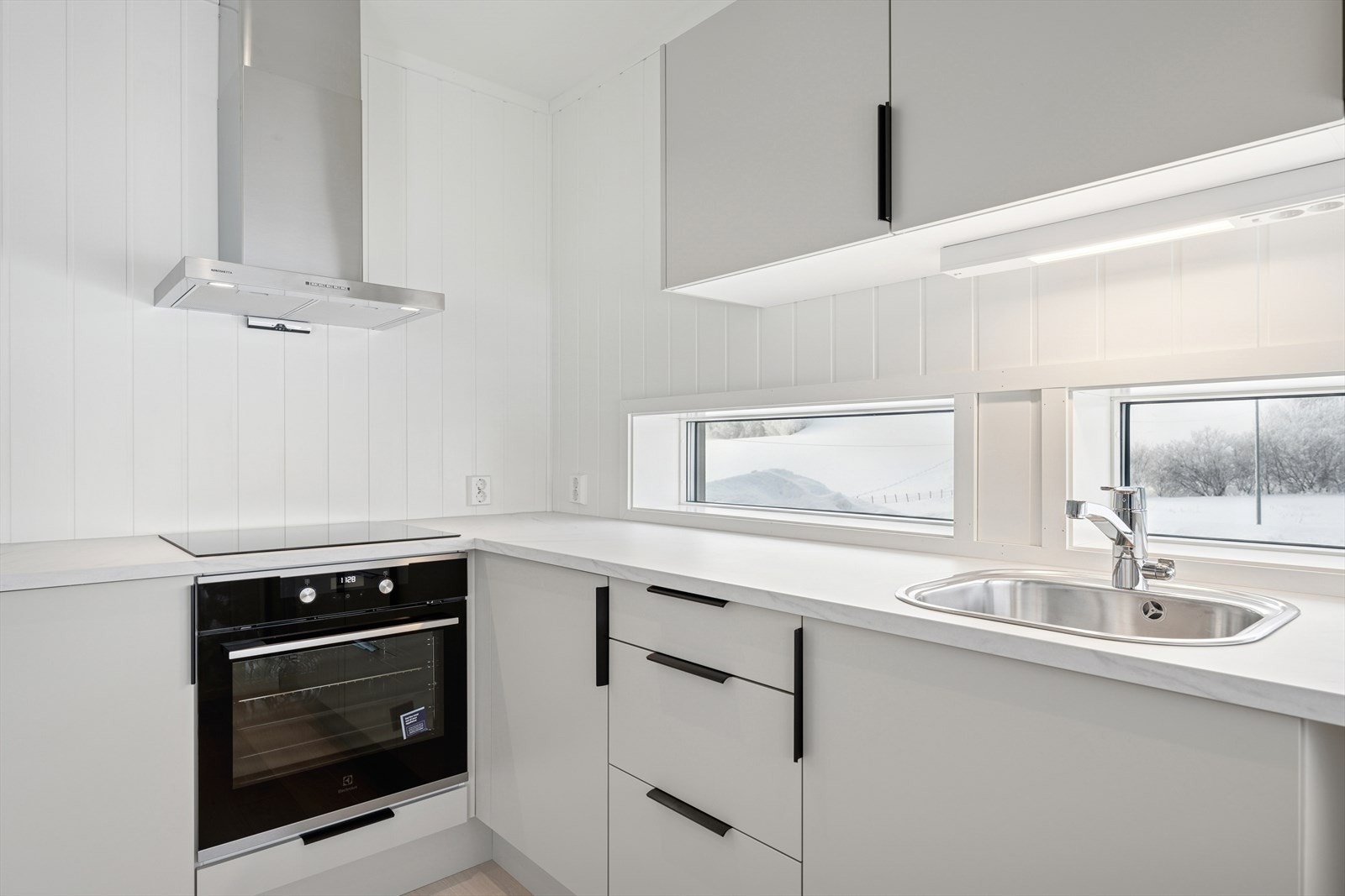 Her er det godt med skap- og benkeplass! Galleribilde