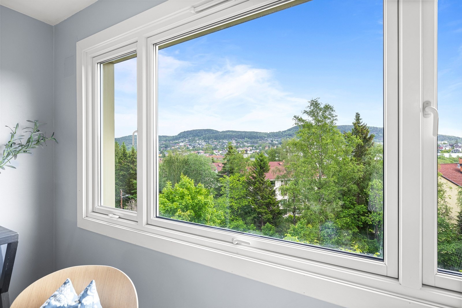 Leiligheten vender mot øst, noe som gir en behagelig start på dagen med morgensol. Galleribilde