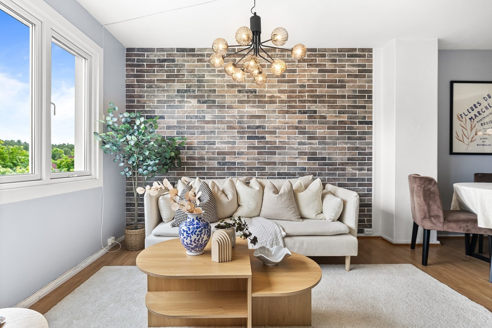 TV og internett er inkludert i felleskostnadene. Beboerne har tilgang til hastigheter opptil 500/500 Mbps. Galleribilde