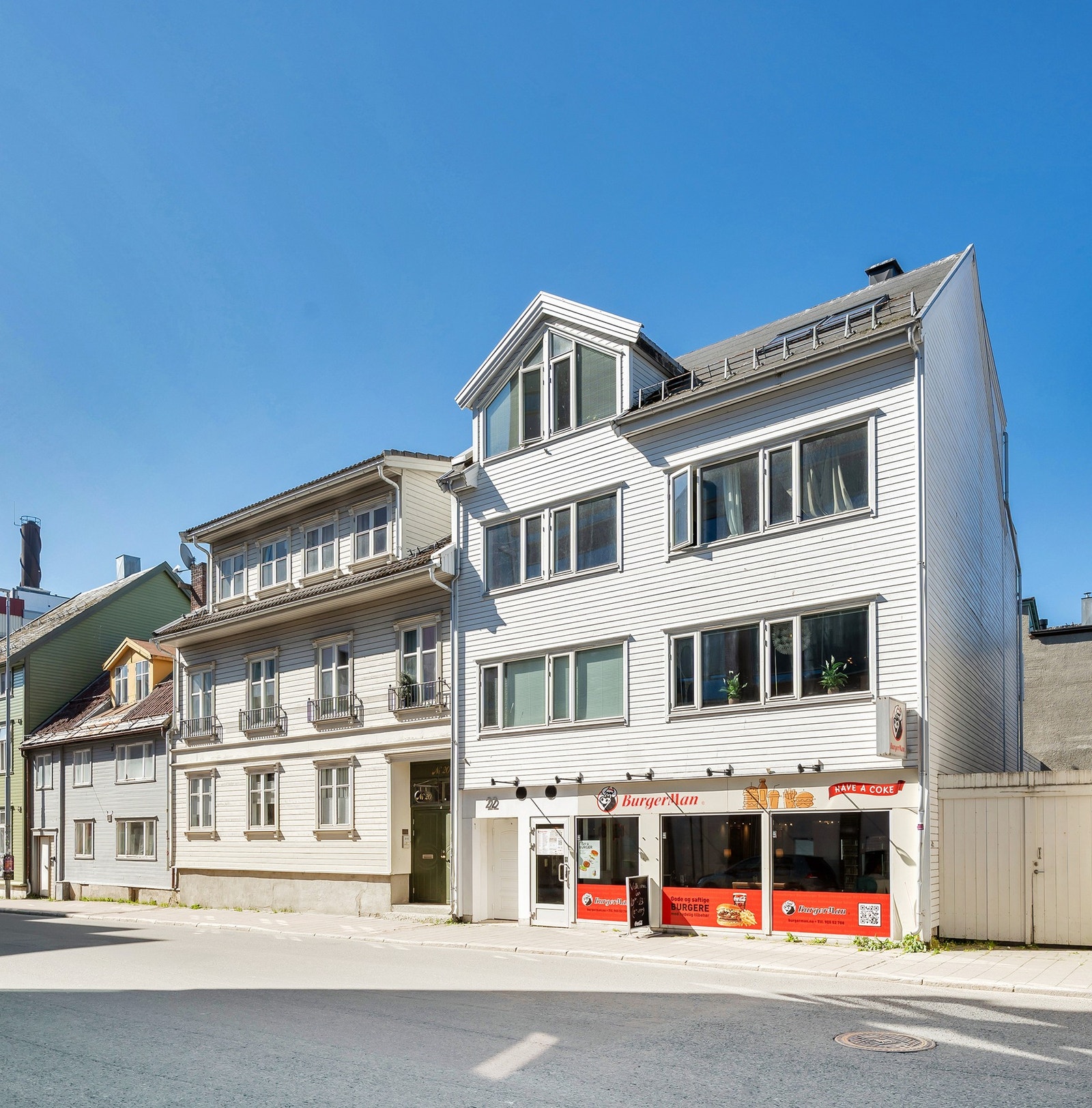Fasade mot Storgata. Leiligheten ligger i byggets 2.etasje Galleribilde