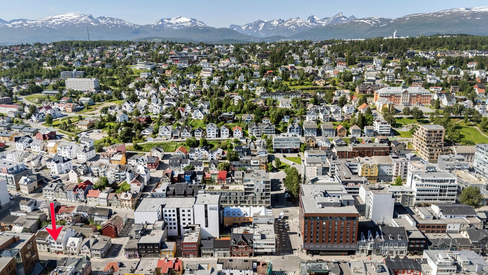 Området er bebygd med eldre boliger og næringsbygg Galleribilde