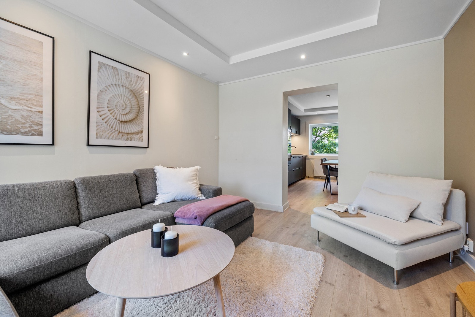 Boligen ble i 2021 pusset opp og bygd om, og fremstår i dag som svært attraktiv og med god standard. Galleribilde