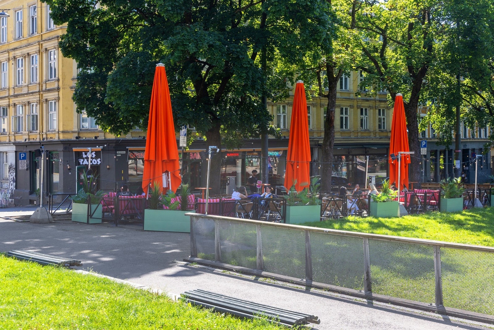 Ved Kiellands Plass finner man et godt utvalg av restauranter med trivelige uteserveringer. Galleribilde