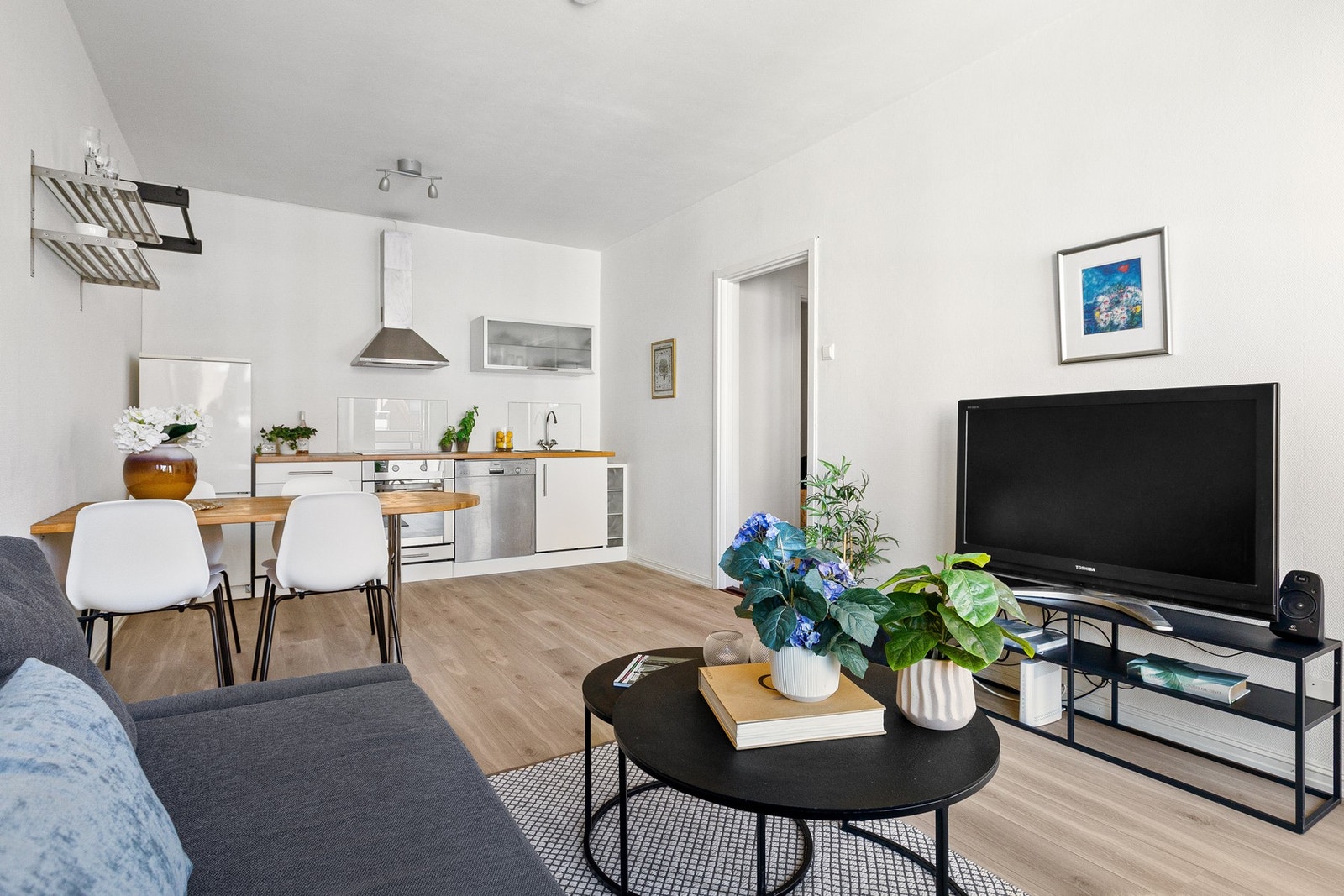 Leiligheten er nylig malt opp. Nyere gulv. Galleribilde