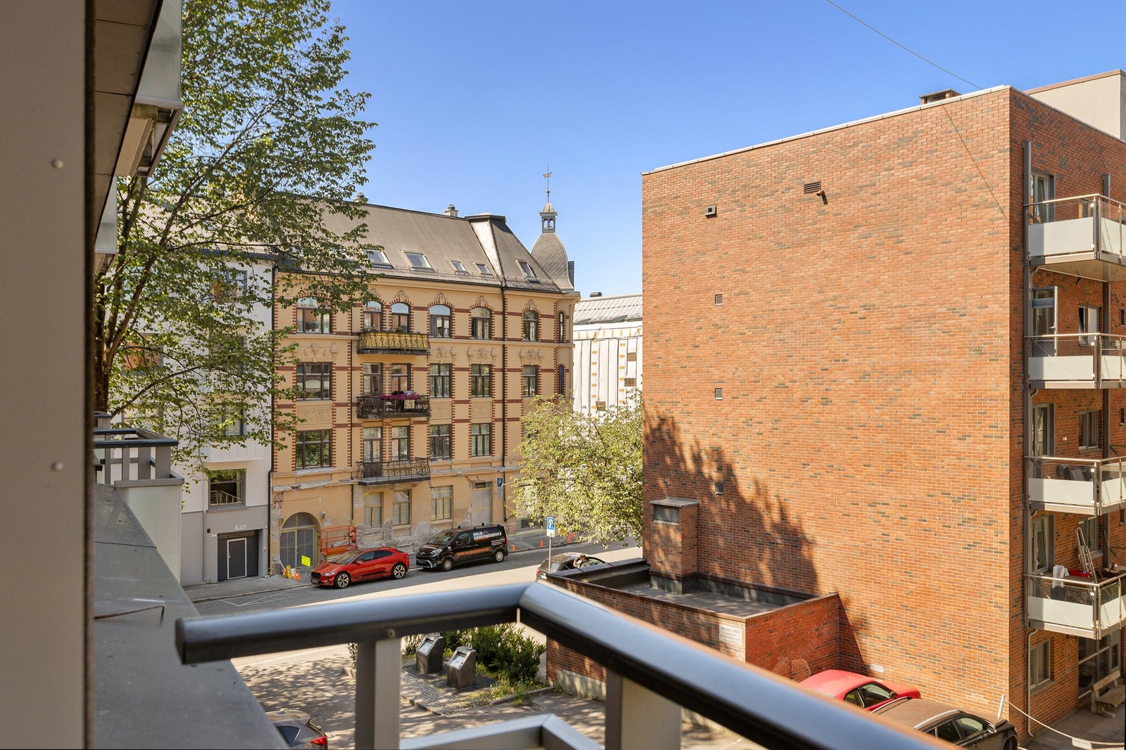 Balkongen er ca. 2 kvm og nylig restaurert. Galleribilde