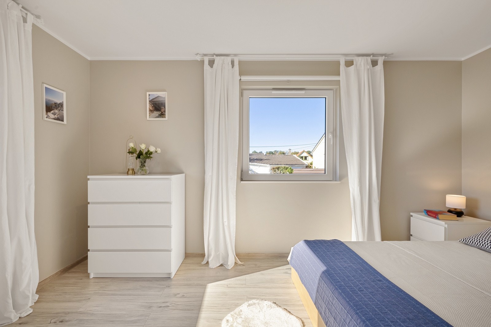 Lysinnslipp fra to sider. Galleribilde