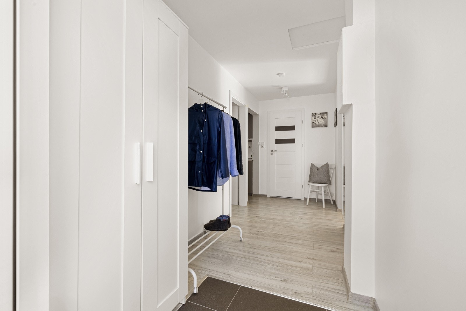 Entréen måles til 7,1 kvm. Her er det plass til oppbevaring av sko og yttertøy. Galleribilde