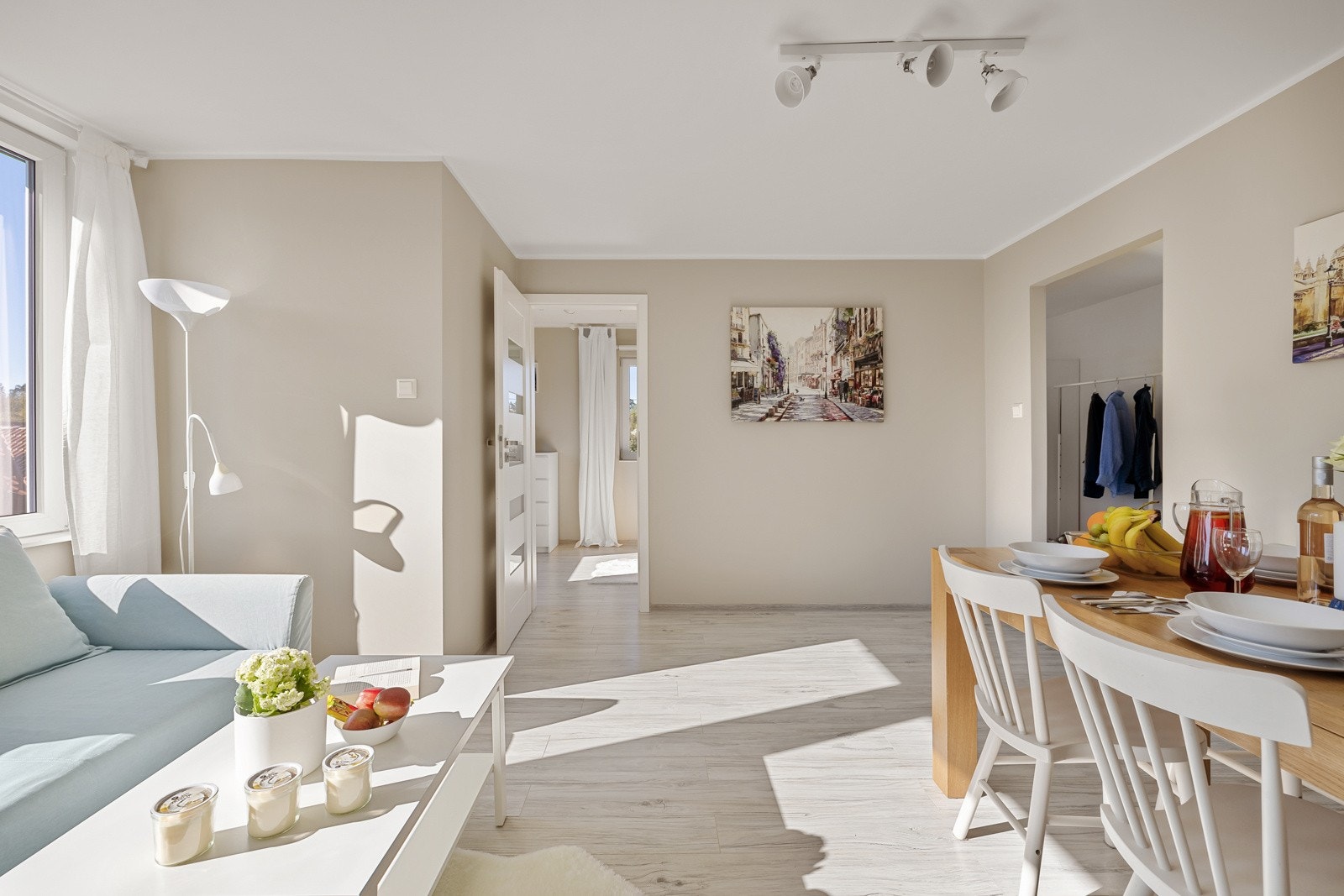 Plass til både sofagruppe og spisegruppe. Galleribilde