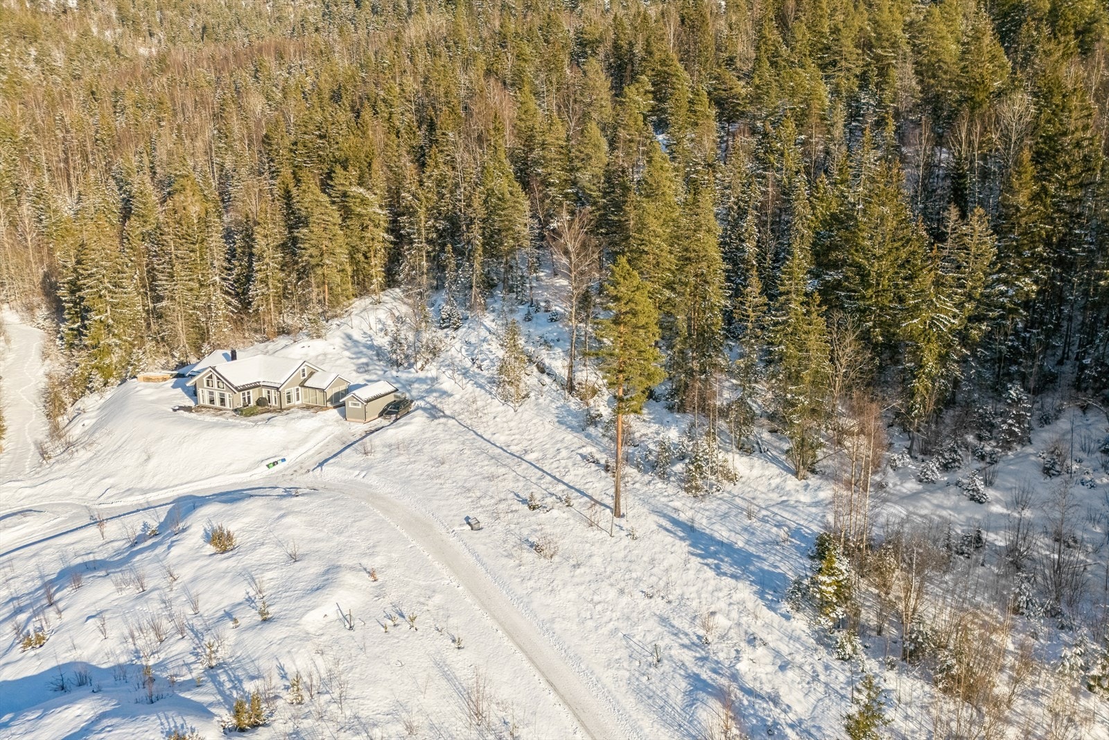 Nydelig hyttetomt med strålende beliggenhet innerst i feltet. Galleribilde