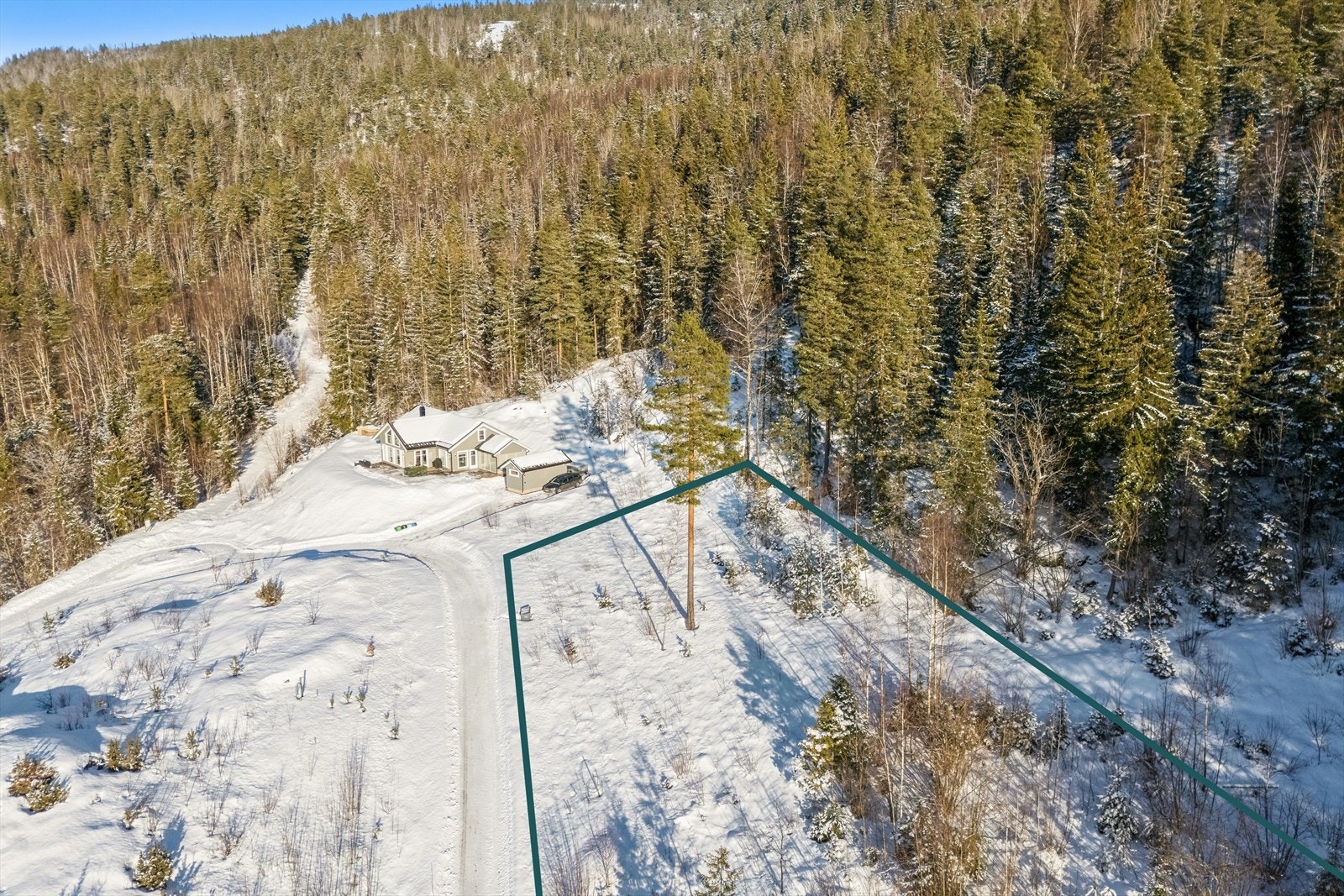 Tomten er på hele 1 336,2m2. (tegningen er kun et skisse og er ikke nøyaktig. ) Galleribilde