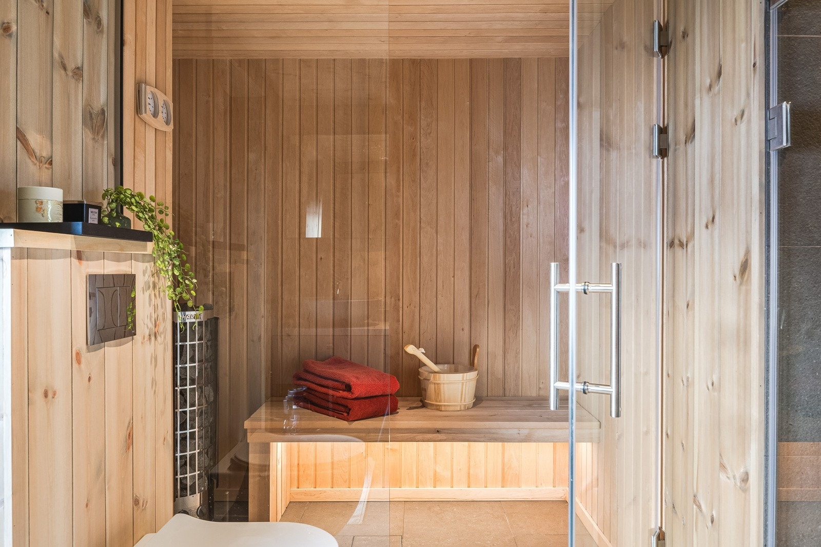 Badet har lekre detaljer og meget god finish Galleribilde