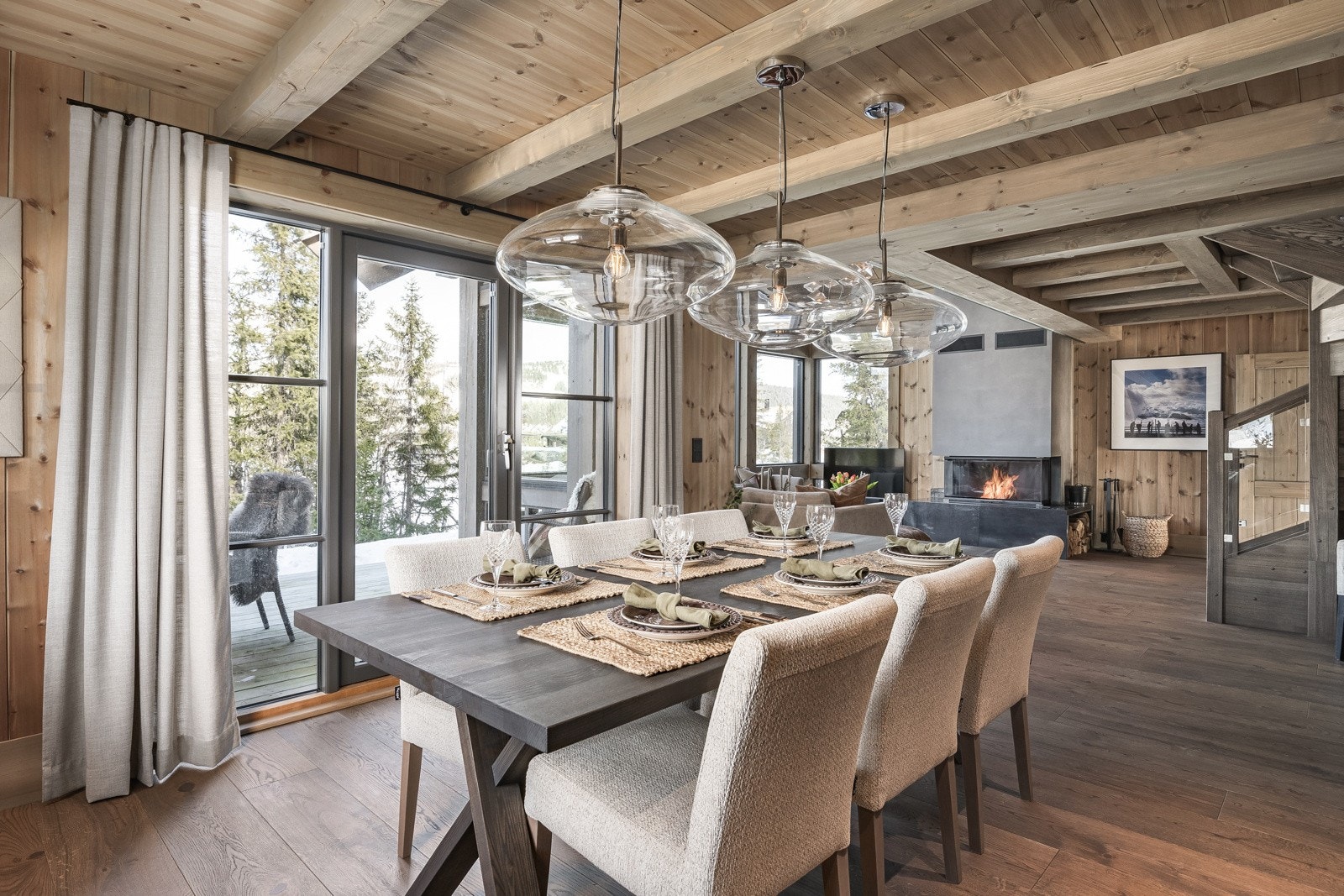 God plass til stort spisebord Galleribilde