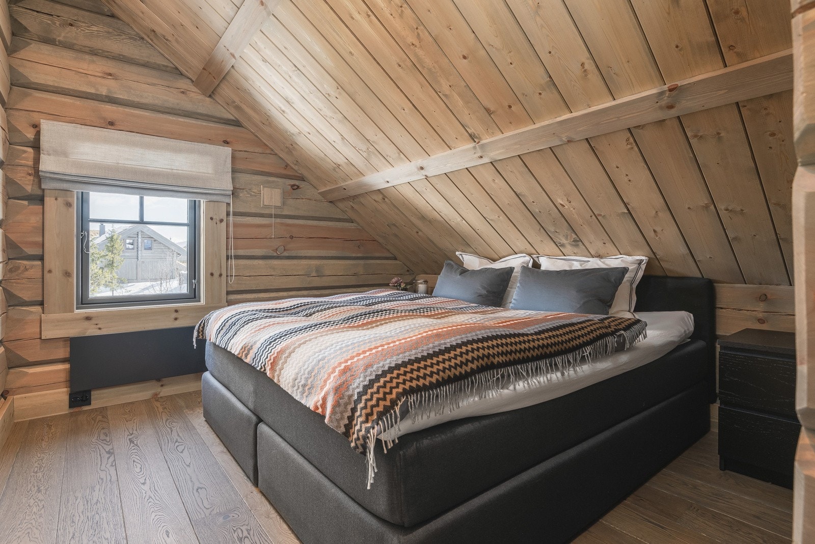 Begge med plass til dobbelseng og kommode. Galleribilde