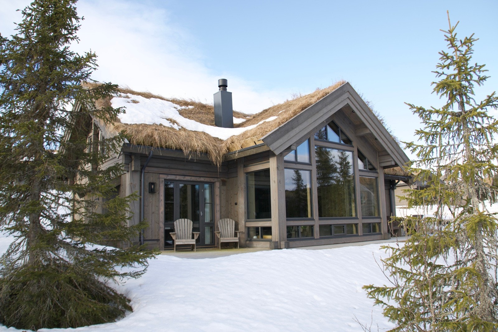 Hytten innehar høy standard, flotte material- og fargevalg, og en tidsriktig planløsning. Galleribilde