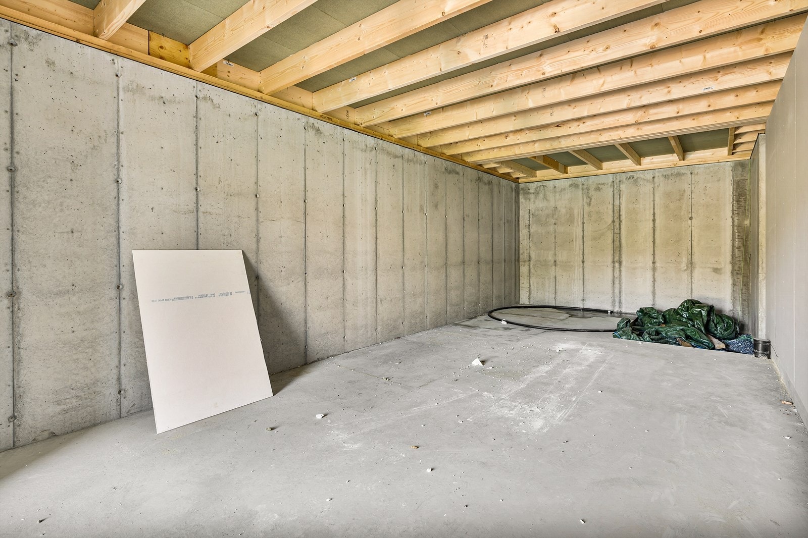 Naustrommet leveres uinnredet - område for bad er det ikke lagt betonggulv mtp et fremtidig bad med varmekabler Galleribilde