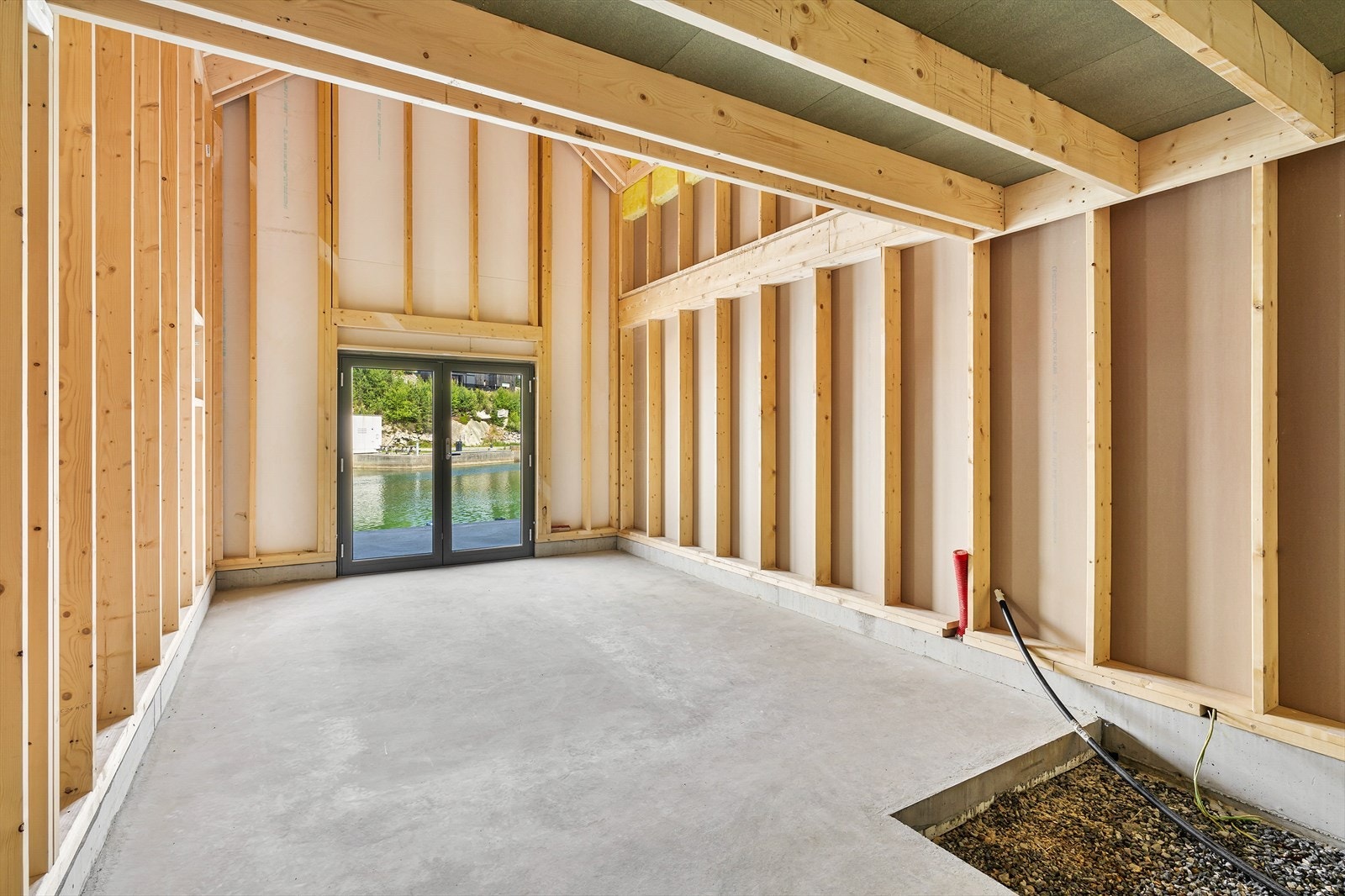 Naustrom m/utgang til bryggeanlegg Galleribilde