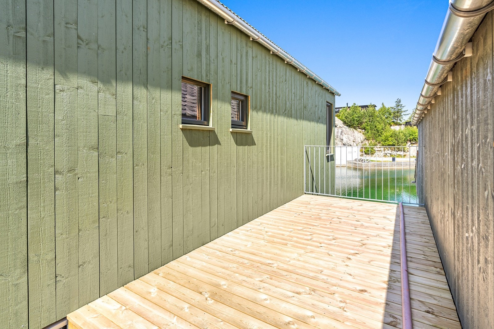 Terrasse tilhørende naust 4B Galleribilde