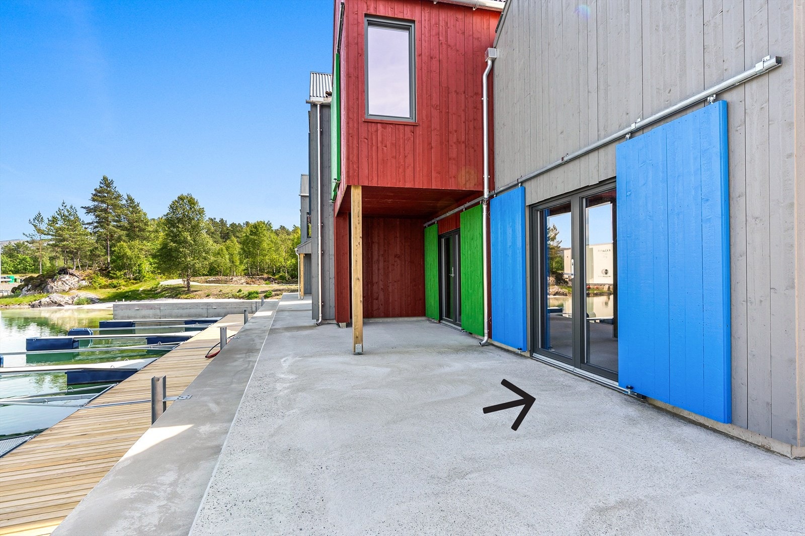 Naust nr 1 er et helt naust som går over 2 etasjer Galleribilde